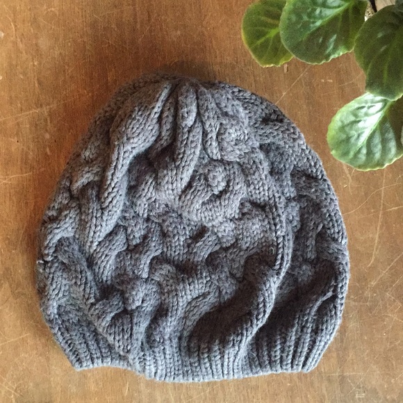 LOFT Accessories - Ann Taylor Loft knit beanie EUC